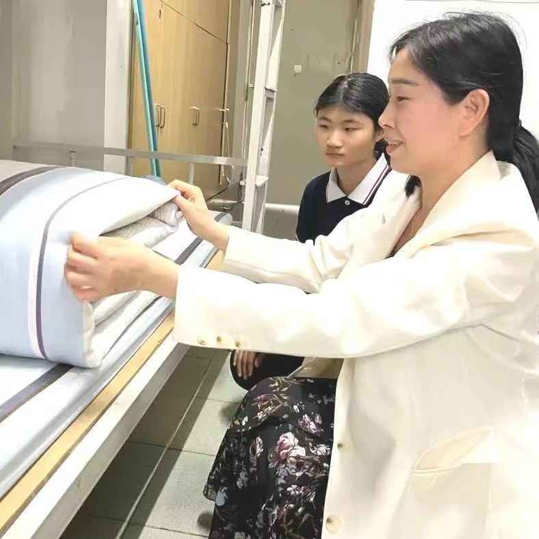 “保”驾护航，“育”见未来——初中部生活教师专业提升系列活动纪实