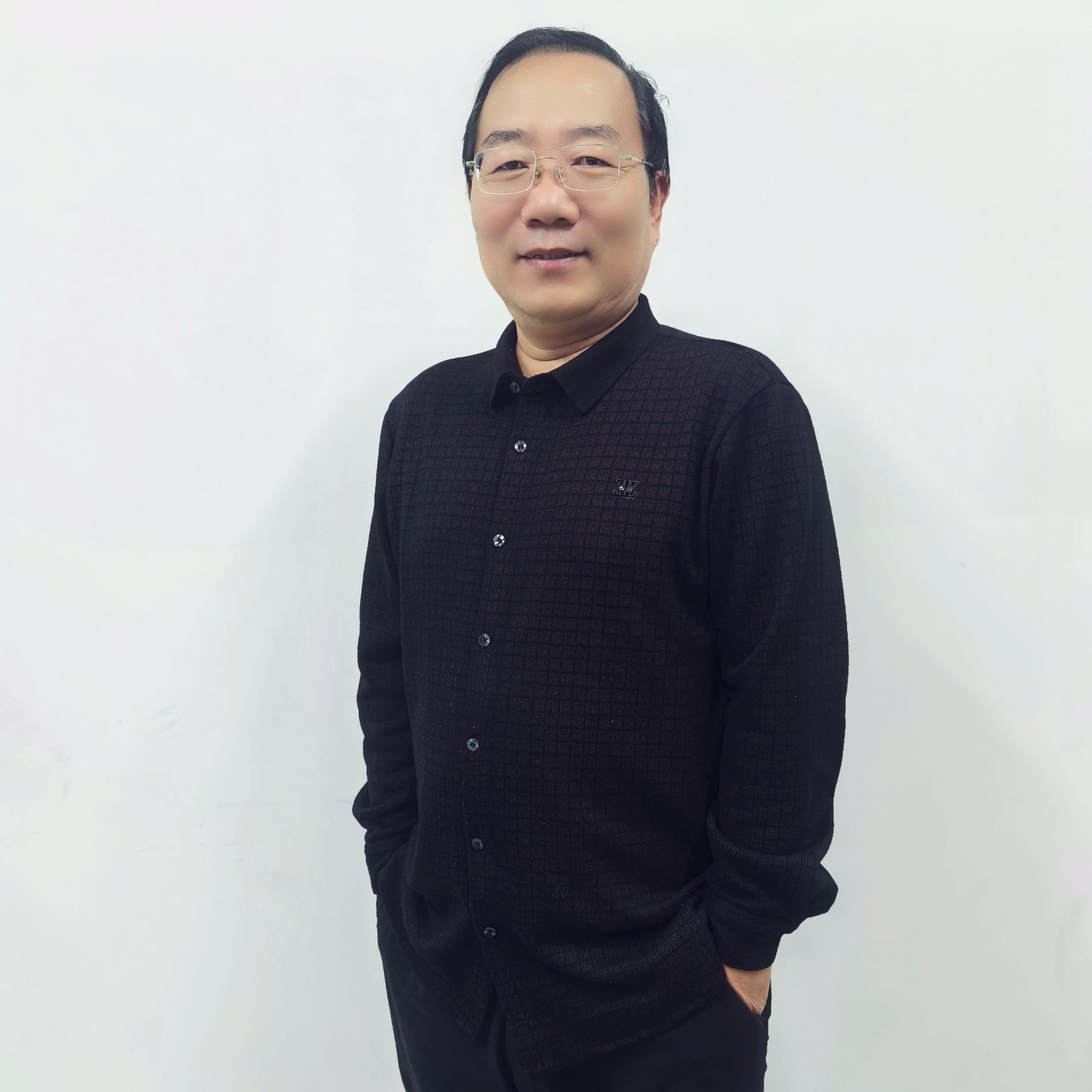        港台部教学处主任     杨春武