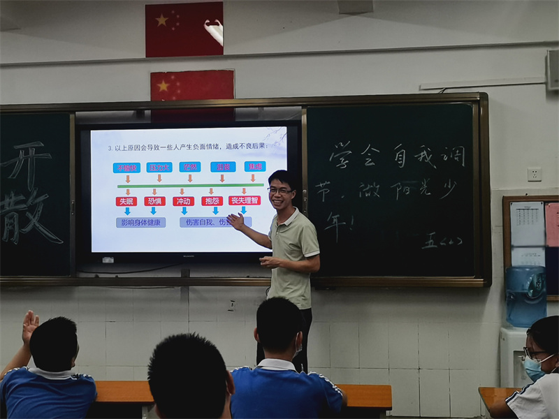 四月芳菲至 学子归来时 ——小学部上好返校复学第一课