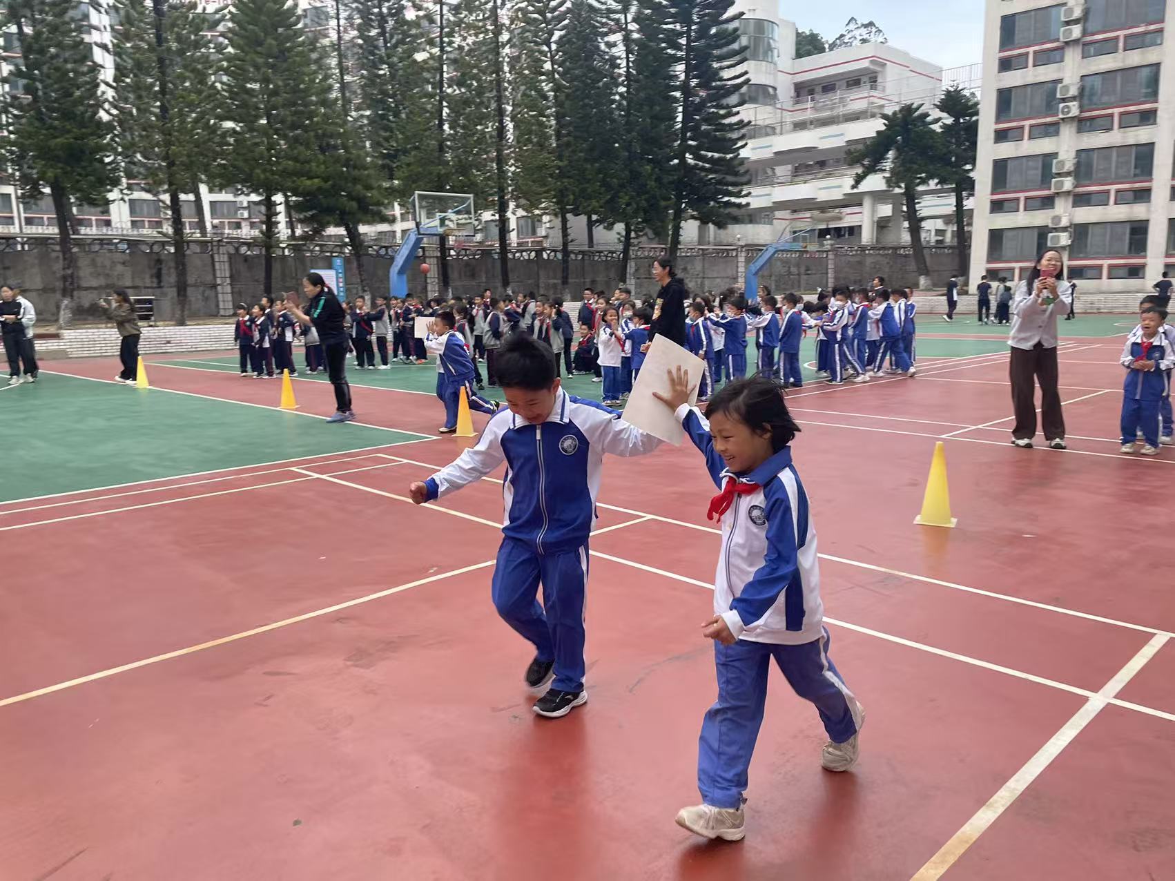 童心传递快乐，运动点亮校园