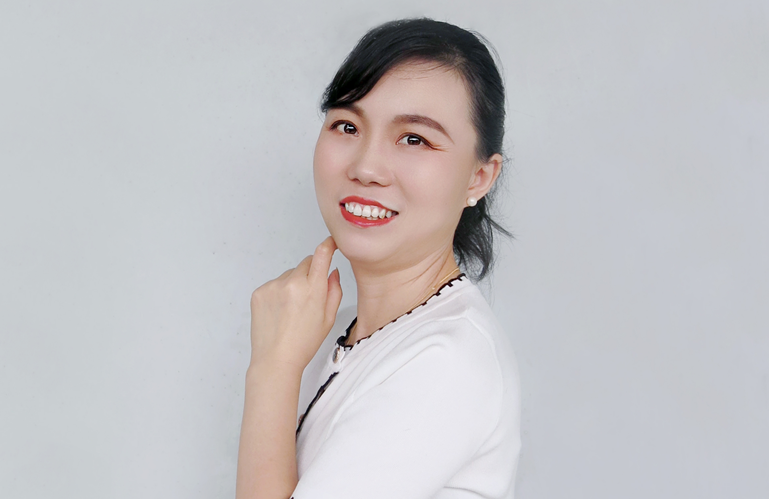 Lucy 语文教师